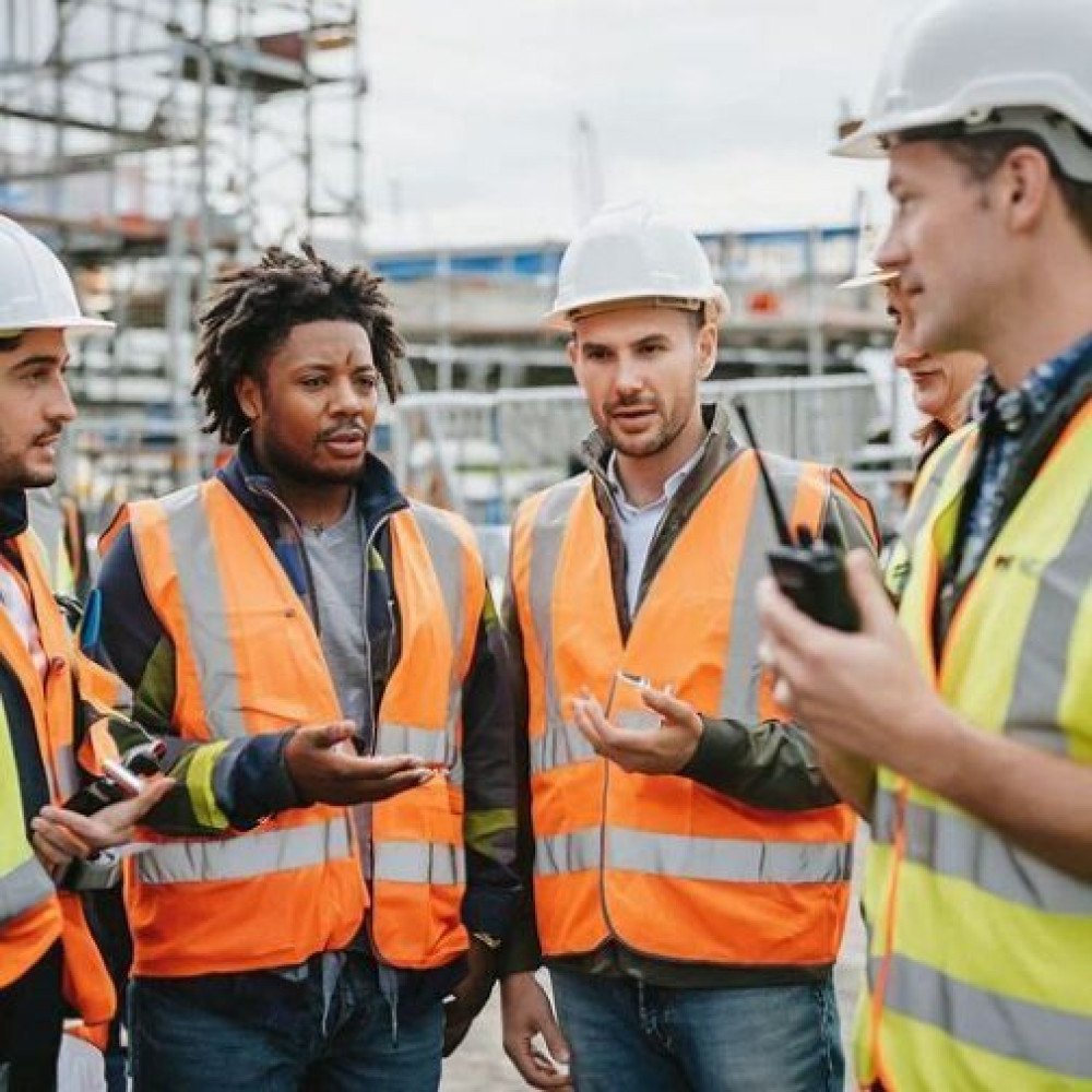 Communication de groupe instantanée push-to-talk avec radio LTE PoC