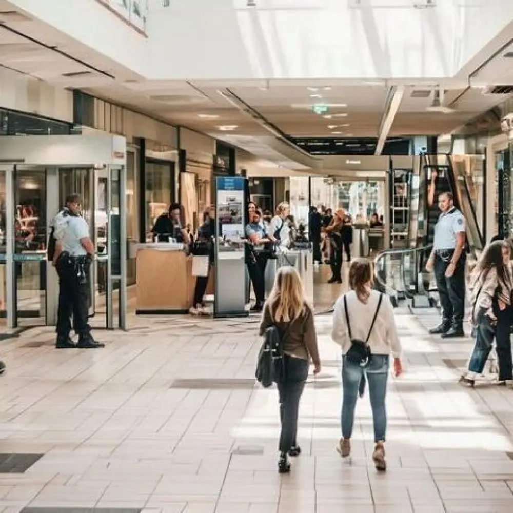 etablissement-public-talkie-walkie-location-coordination-permanente-securite-visiteurs.jpg Établissements recevant public, talkie walkie location pour coordination permanente et sécurité visiteurs
