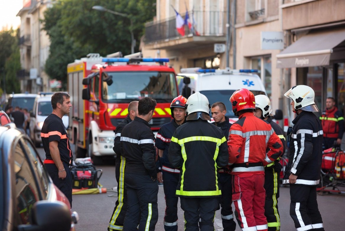 Coordination équipes services publics avec talkie walkie location pour continuité de service