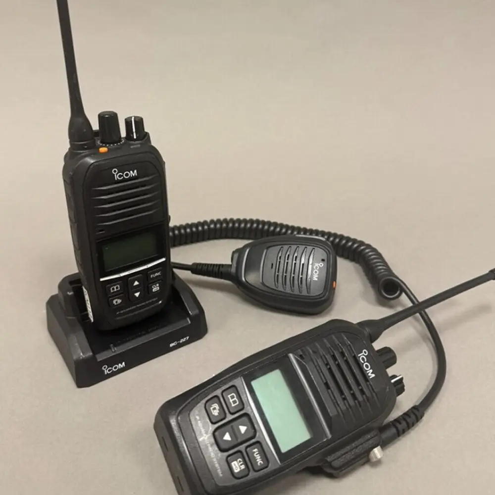 Location talkie walkie hybride LTE DMR Icom IP503H avec station de charge