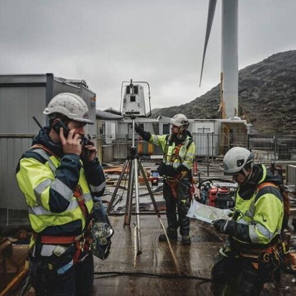Sites temporaires talkies satellite, chantiers isolés éoliennes et infrastructures hors réseau