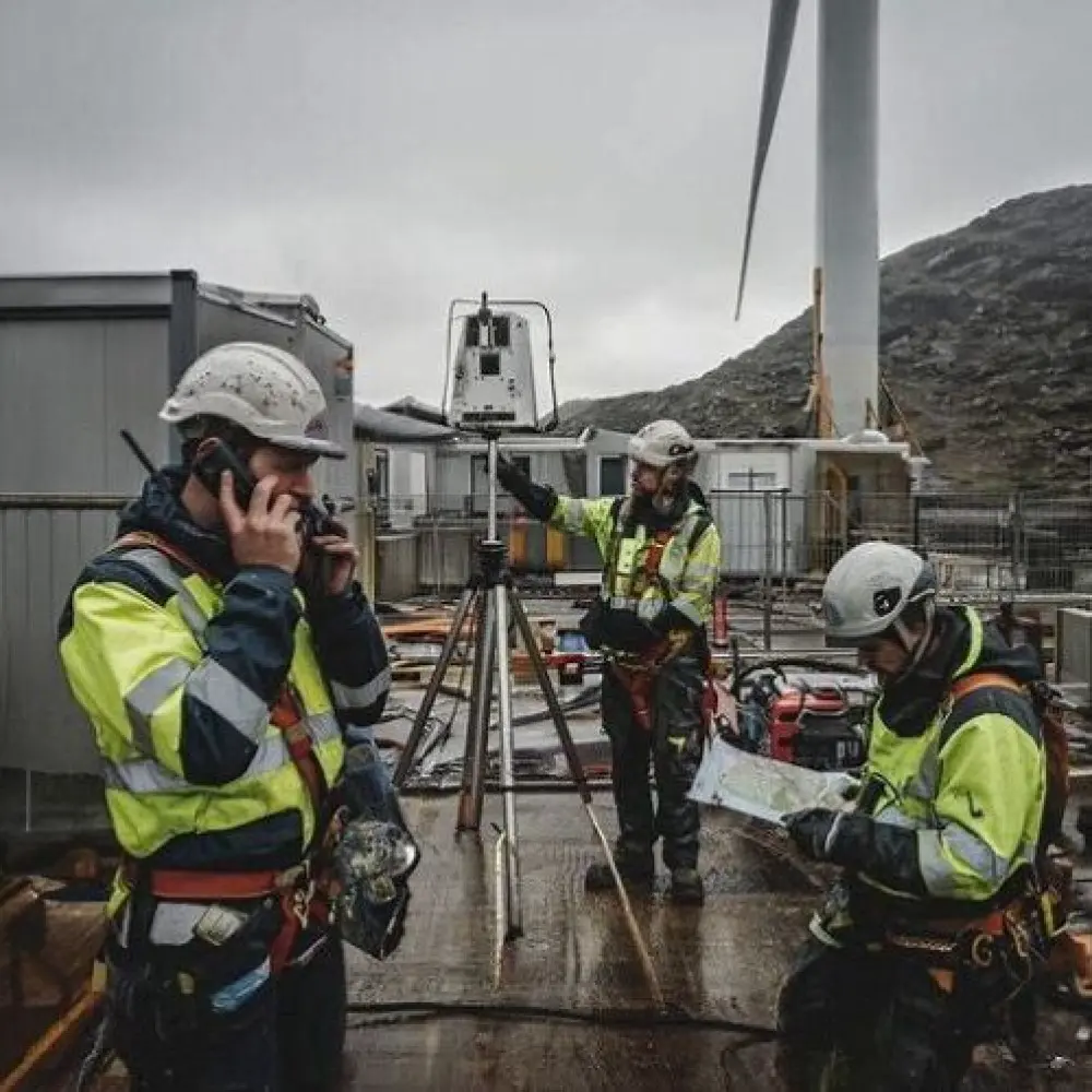 Sites temporaires talkies satellite, chantiers isolés éoliennes et infrastructures hors réseau