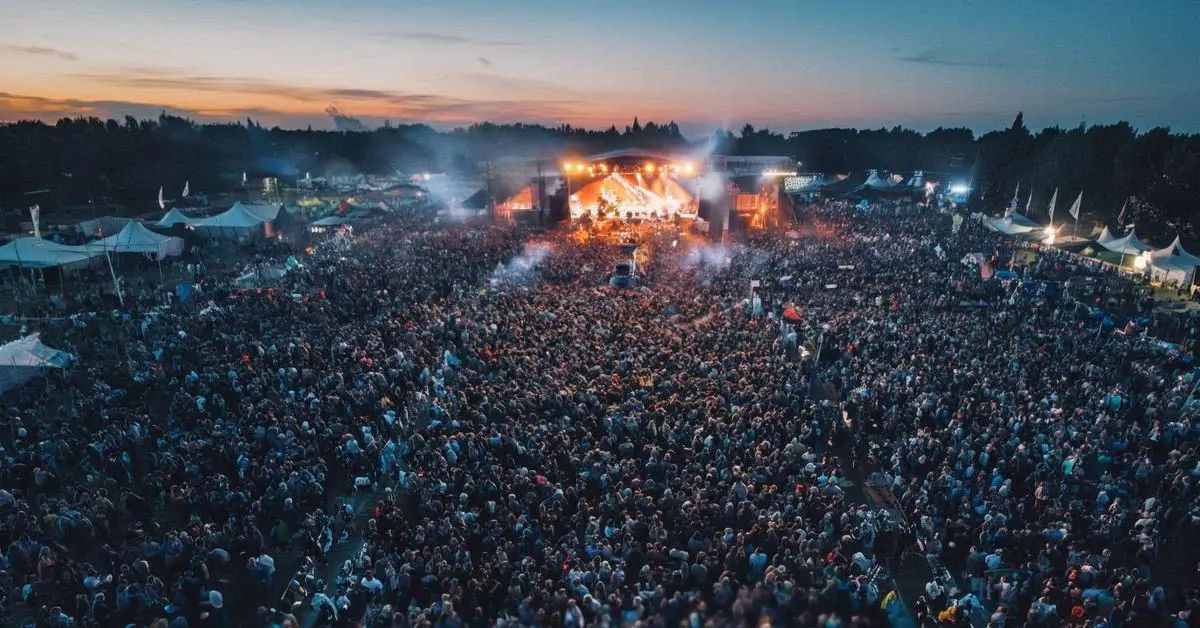 Coordination d'équipes sur un grand festival en plein air — location de talkies-walkies professionnels
