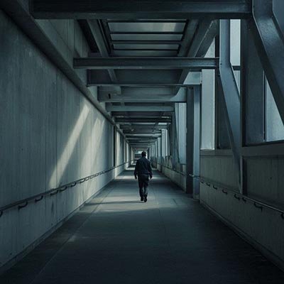 Radio UHF efficace en intérieur et environnement dense — pénétration des obstacles